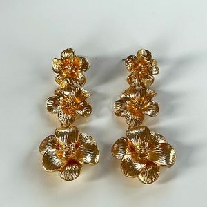 NWOT Earrings Flower Statement Dressy Gold color